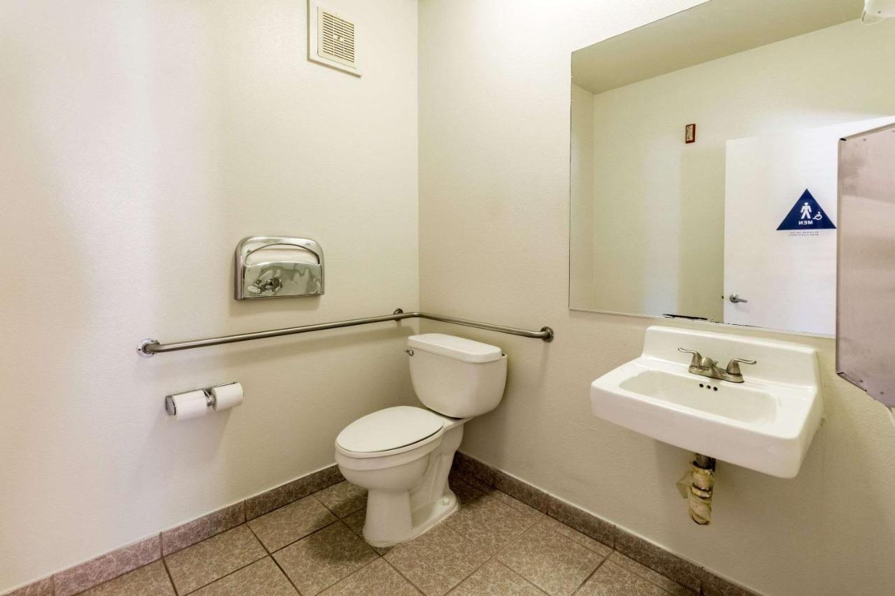 Quality Inn Fresno Near University Εξωτερικό φωτογραφία