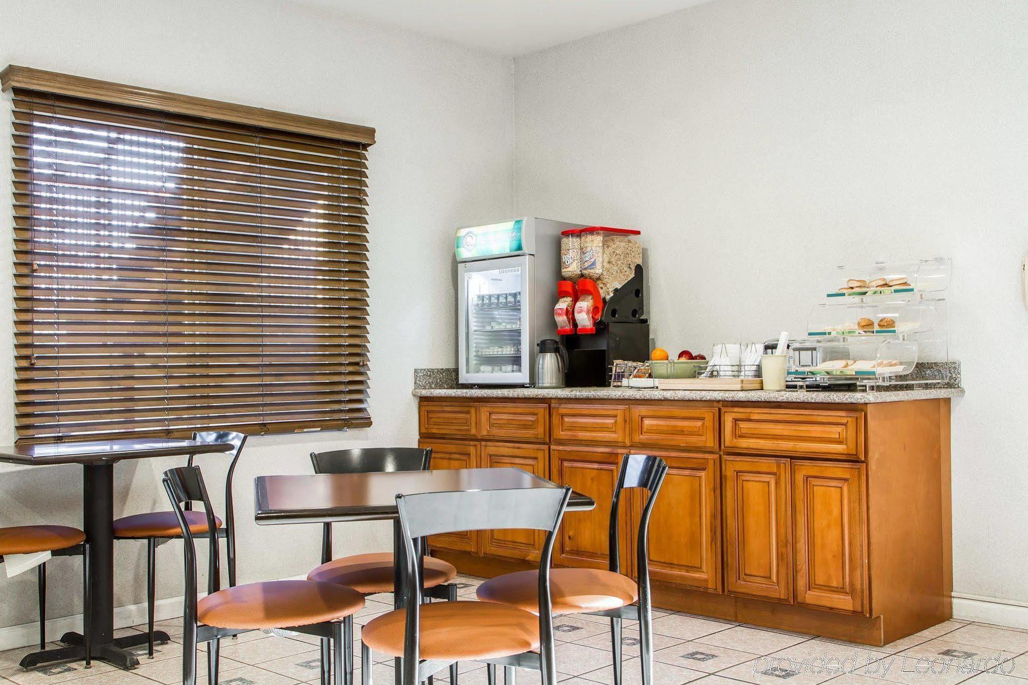 Quality Inn Fresno Near University Εξωτερικό φωτογραφία