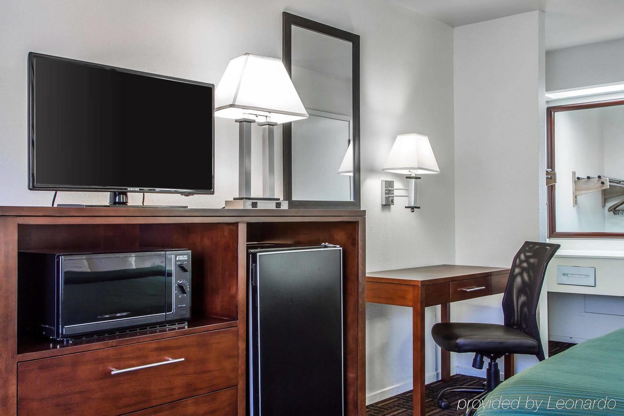 Quality Inn Fresno Near University Εξωτερικό φωτογραφία