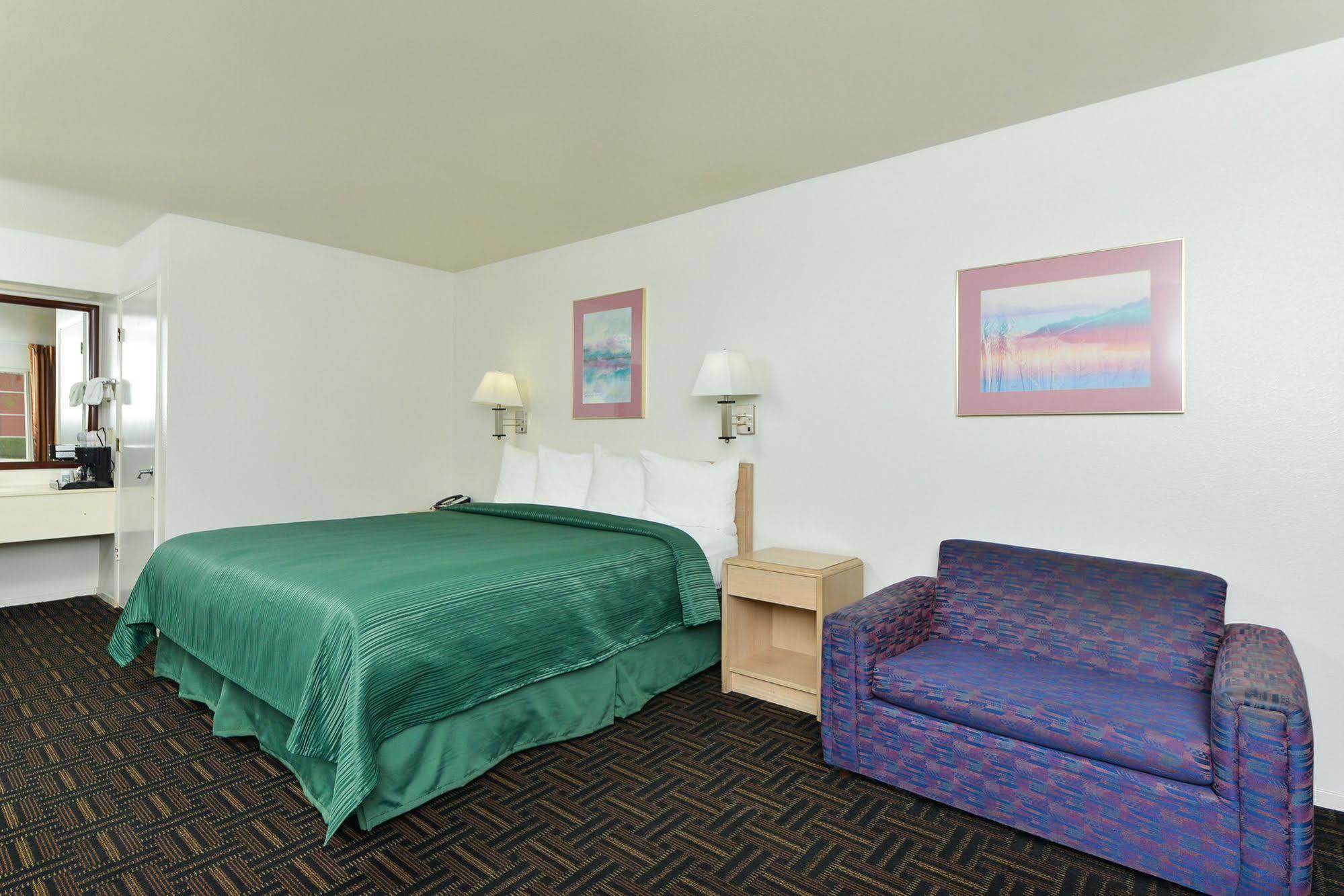 Quality Inn Fresno Near University Δωμάτιο φωτογραφία