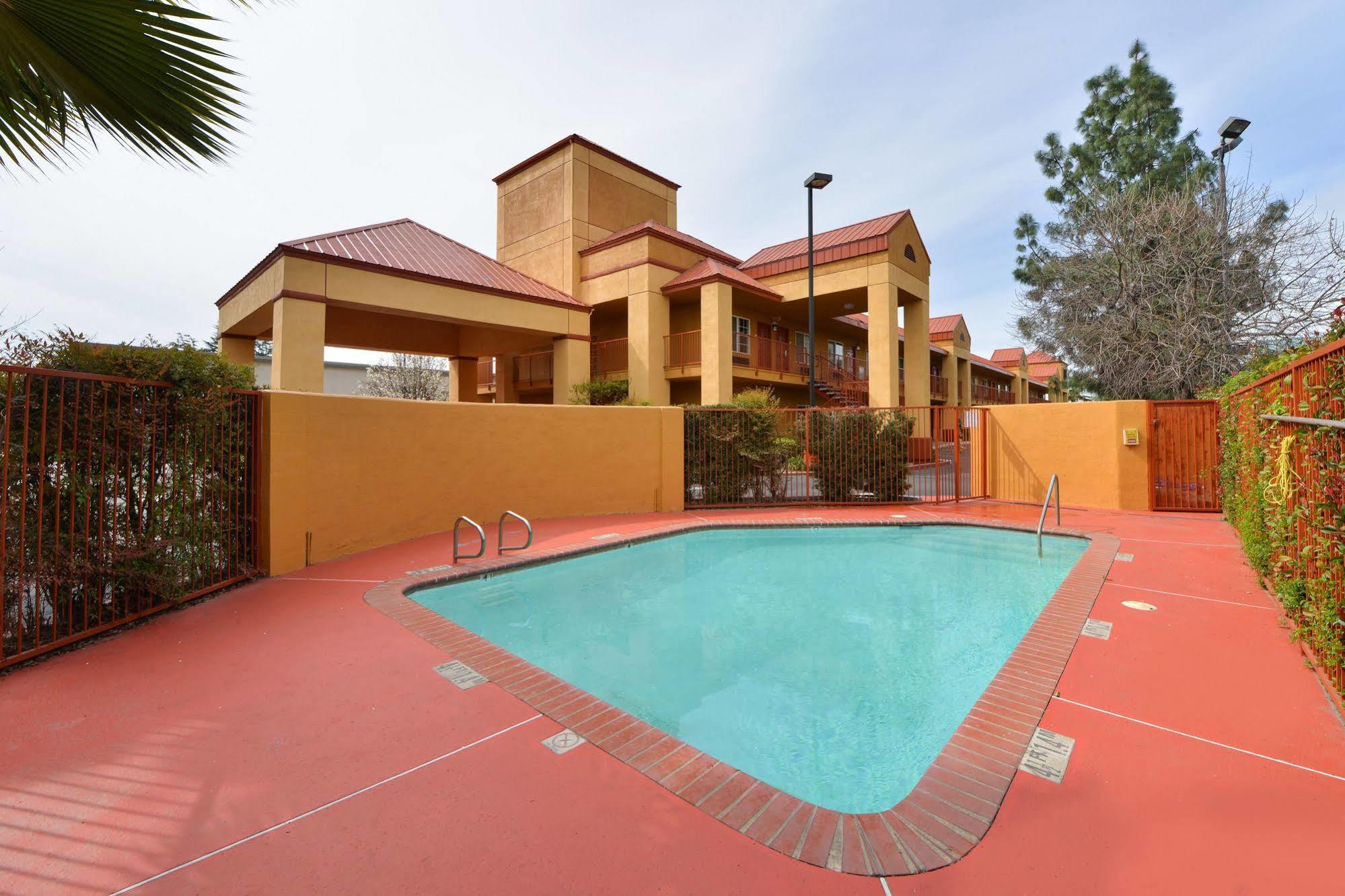 Quality Inn Fresno Near University Εξωτερικό φωτογραφία
