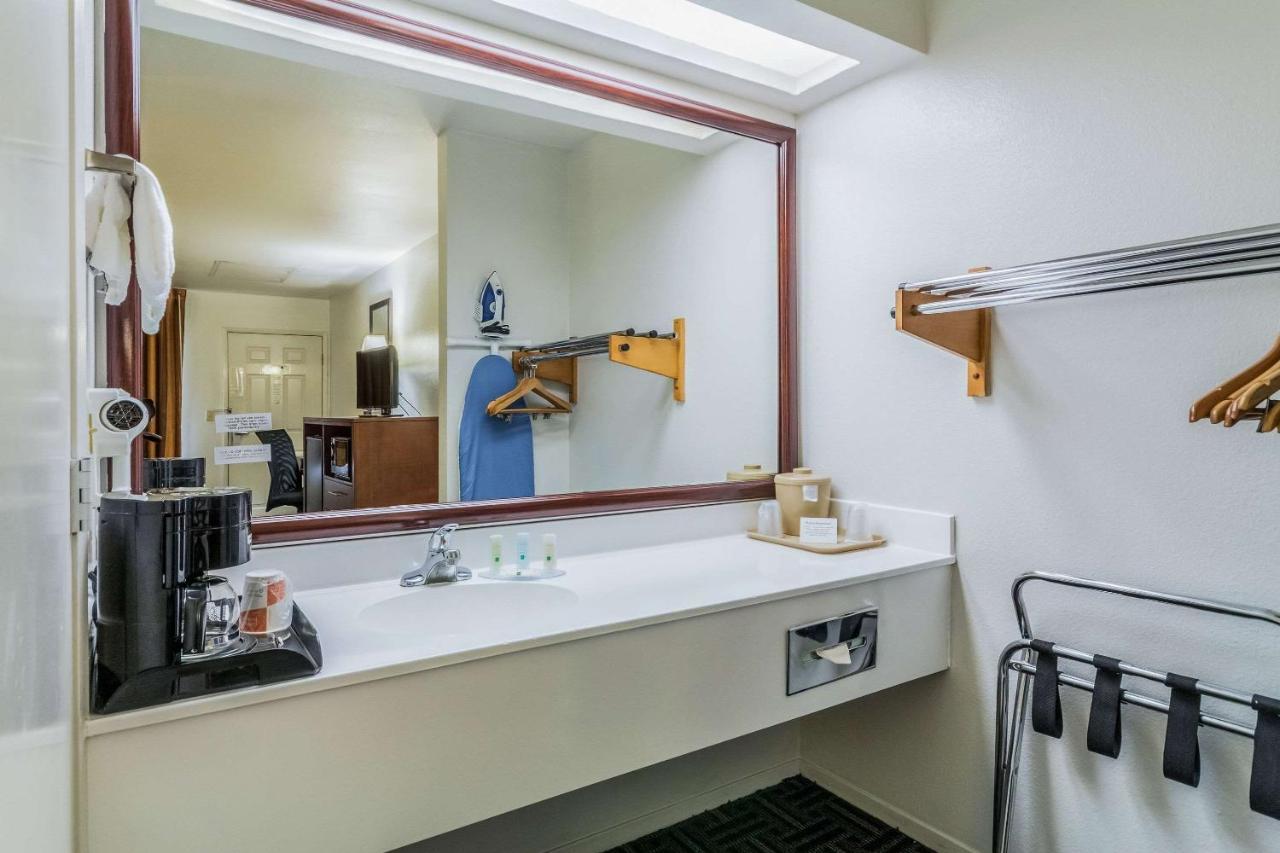 Quality Inn Fresno Near University Εξωτερικό φωτογραφία